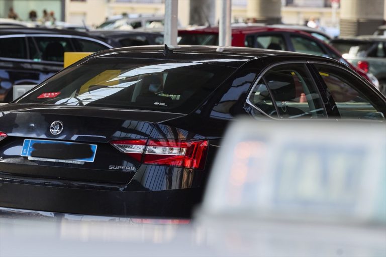 Madrid no será la única ciudad que atará las subidas de precio de las VTC