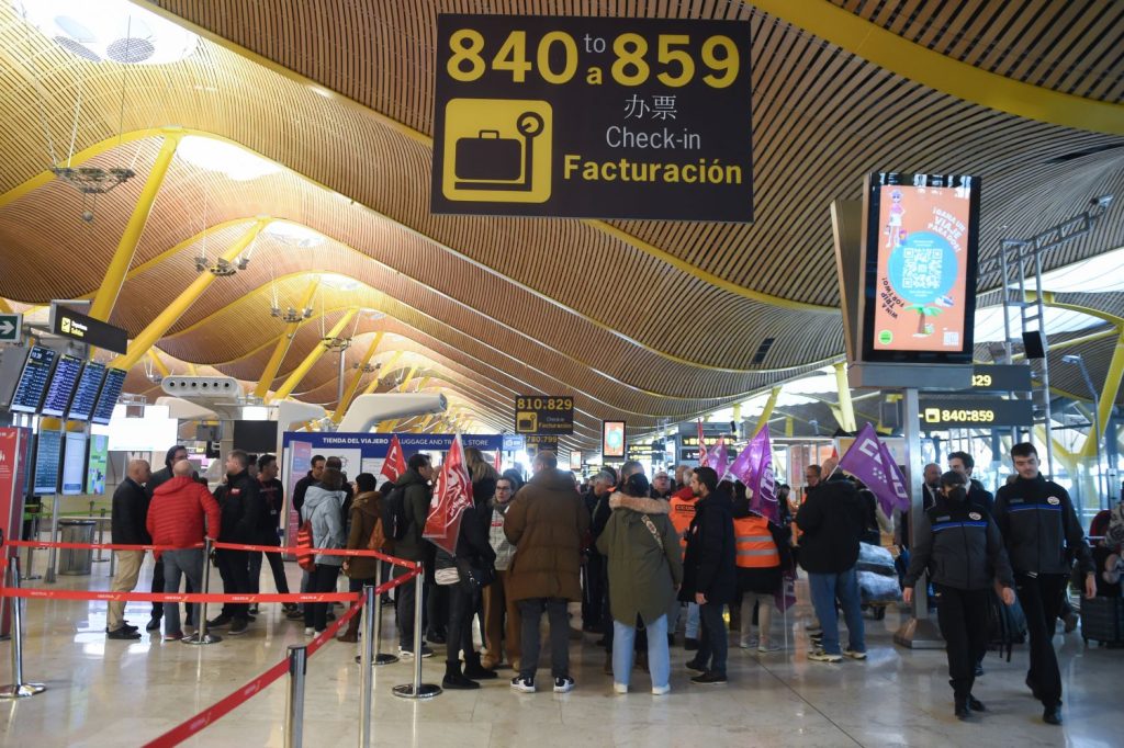 Iberia, Más Preocupada Por Otra Huelga Que Por Bruselas 2 Europapress 5674582 Pasajeros Ultimo Dia Huelga Servicio Handling Iberia Aeropuerto Adolfo