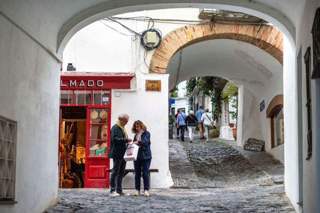 Explorando El Casco Antiguo: Calles Embrujadas Y Arte En Cada Rincón