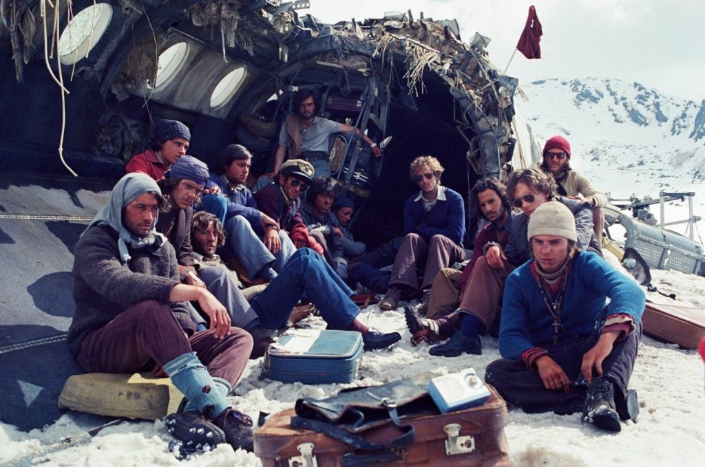 La Sociedad De La Nieve: ¿Por Qué El Pis De Los Supervivientes Era Negro?