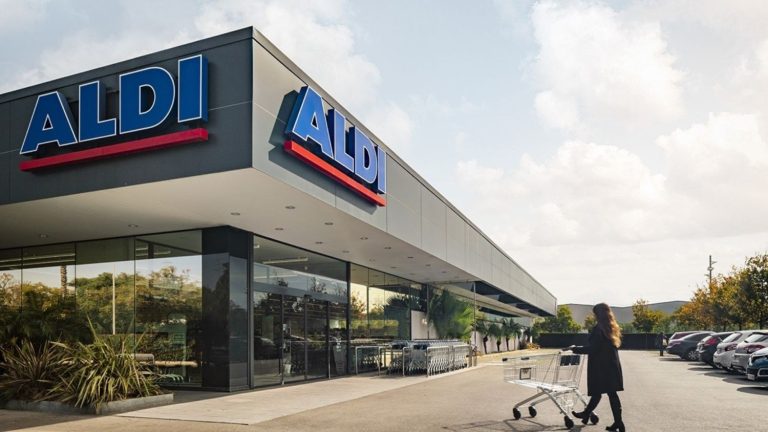 Aldi presenta una innovadora respuesta al problema de espacio que además cuida el medio ambiente: su dispensador de agua