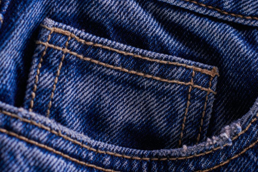 ¿Sabes para qué se usa el bolsillo pequeñito de los pantalones vaqueros?