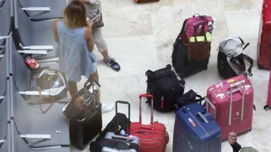 Viajar ligero y sin gastar de más: trucos virales para ahorrar en equipaje