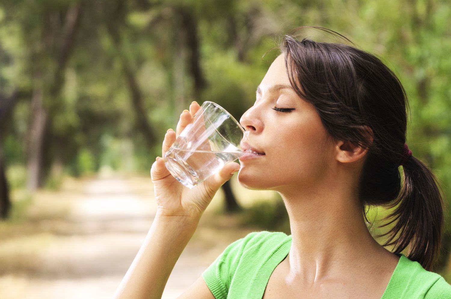 Estos 7 Hábitos Saludables Son Fáciles De Cumplir Y Te Ayudarán A Perder Peso 2 Beber Agua: El Líquido Vital Que Sacia Y Depura
