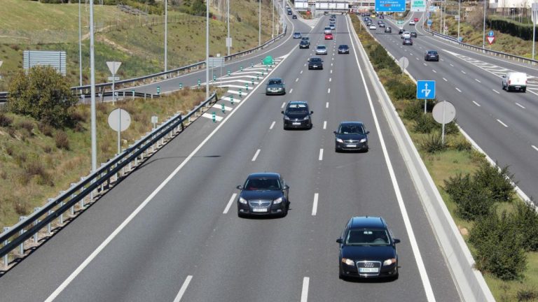 La DGT va en serio y ahora multará por algo que hemos hecho todos en la carretera