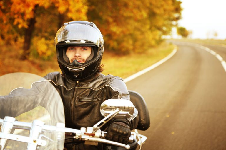 La DGT endurece las normas para los motociclistas: casco integral y curso obligatorio