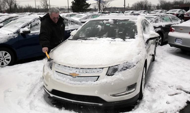 Garantía de confianza: Los consejos que nos da la DGT para arrancar el coche en invierno