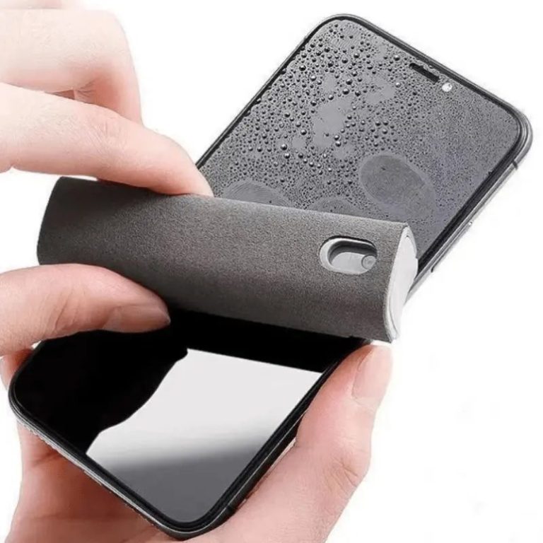 El truco de andar por casa para limpiar el puerto de carga de tu móvil Android o iPhone