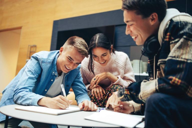 ¿Por qué estudiar FP en el centro privado EEP iGroup?