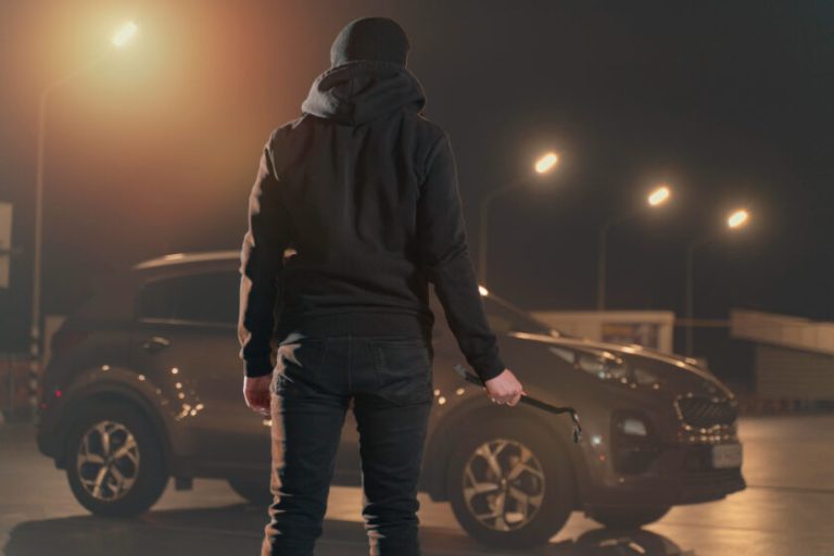 ¡Mucho cuidado! El nuevo truco de los ladrones para robarte el coche que debes prevenir