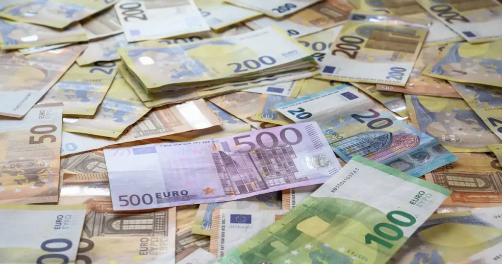 Casi La Mitad De Los Españoles Se Considera &Quot;Clase Media-Media&Quot;