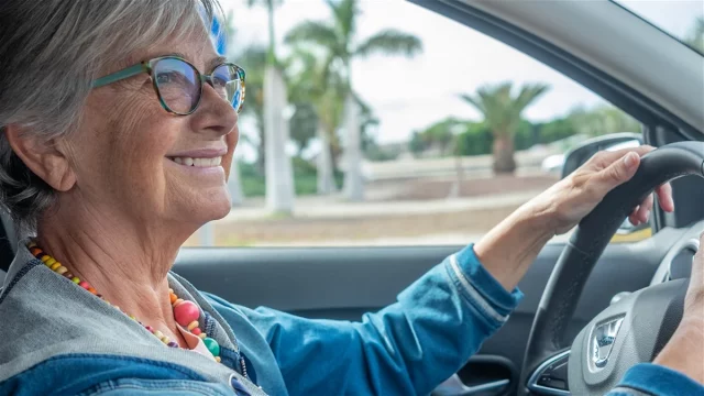 La Dgt Endurece Las Normas: ¿Adiós Al Carnet De Conducir Para Mayores De 65?
