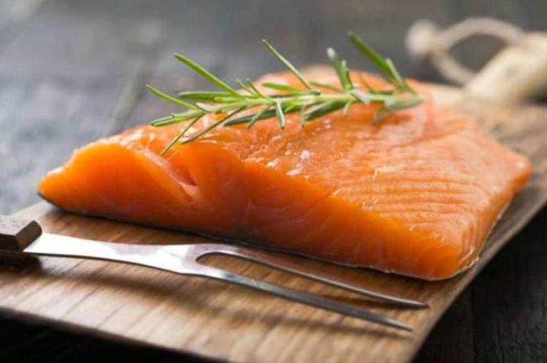 Receta de salmón ahumado casero para chuparse los dedos y sorprender en casa