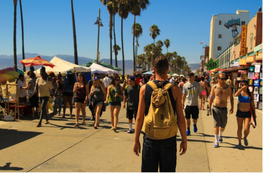 Más Turistas Que Población