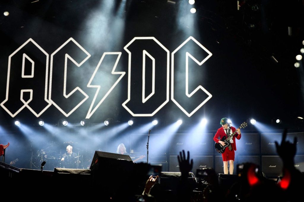 El Mejor Homenaje Al Fallecido Malcolm Young