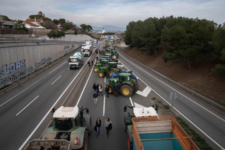 Agricultores prevén colapsar hoy Barcelona y concentrarse ante la Consejería de Acción Climática