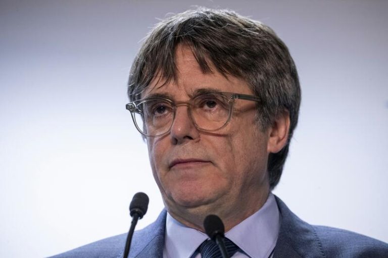Puigdemont vincula su imputación por terrorismo al llamamiento de Aznar a actuar contra la investidura de Sánchez