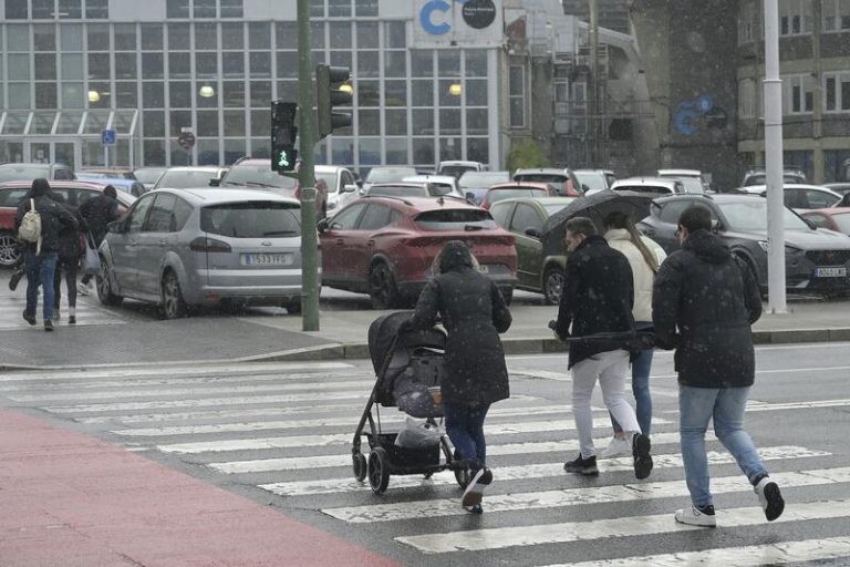 El tiempo: ‘Karlotta’ tendrá en riesgo a media España por viento, olas o lluvias