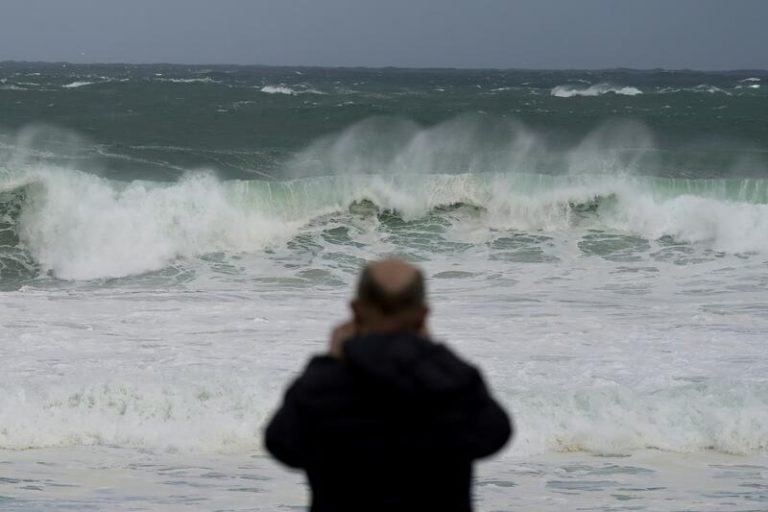 El tiempo de hoy: fuerte viento y olas de hasta 5 metros activan avisos este martes 5 de marzo