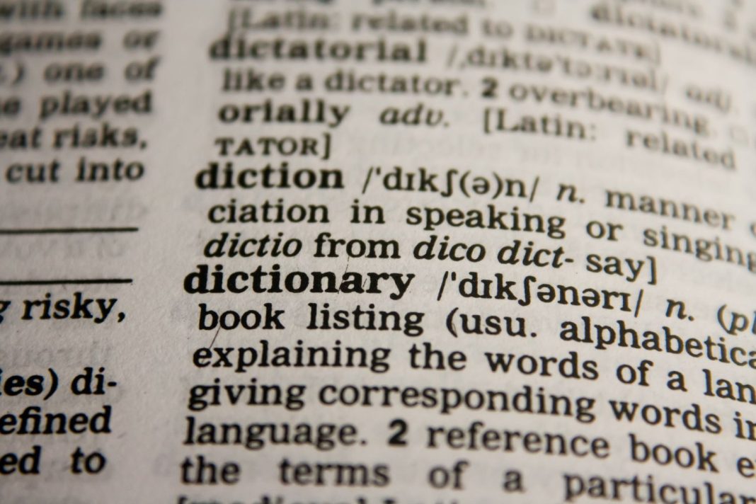 Deja de decir 'flashback': existe una palabra en español que significa lo mismo