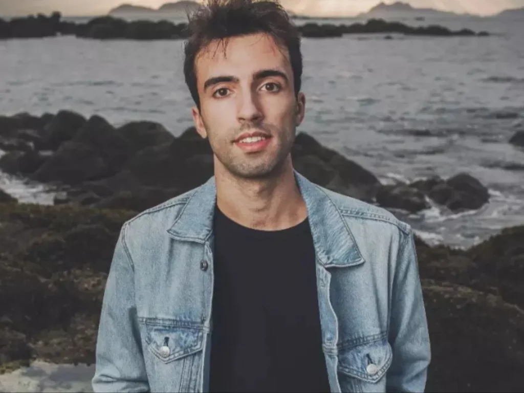 Reacción En Cadena: ¿Qué Hacía Uno De Los Mozos De Arousa En El Benidorm Fest 2024?