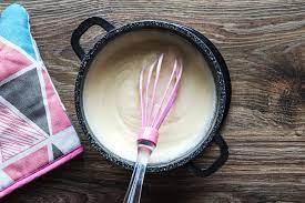 El truco para que la bechamel de las croquetas caseras quede cremosa y sabrosa