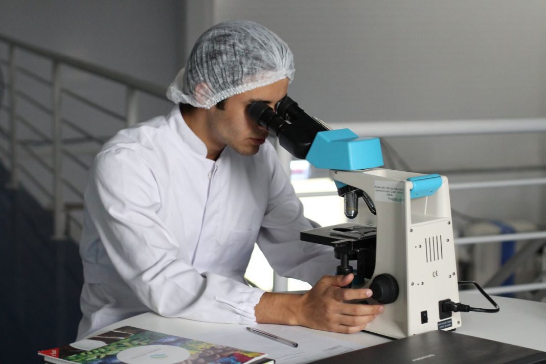 El premio Nobel de Química desvela las tres claves para envejecer lo más tarde posible