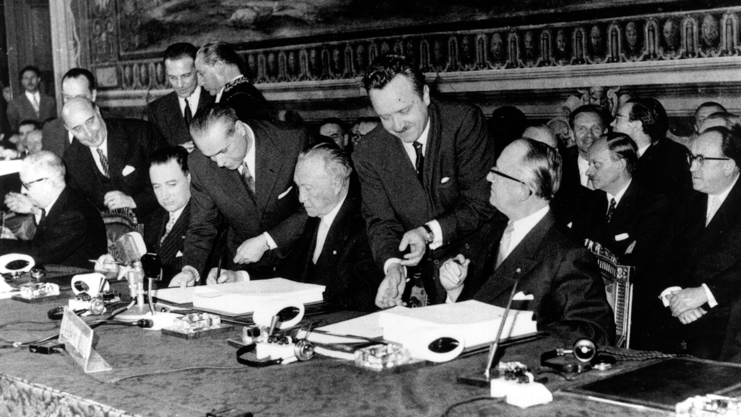 La Firma Del Tratado De Roma Y La Creación De La Comunidad Económica Europea: El Inicio De La Revolución Industrial En Francia