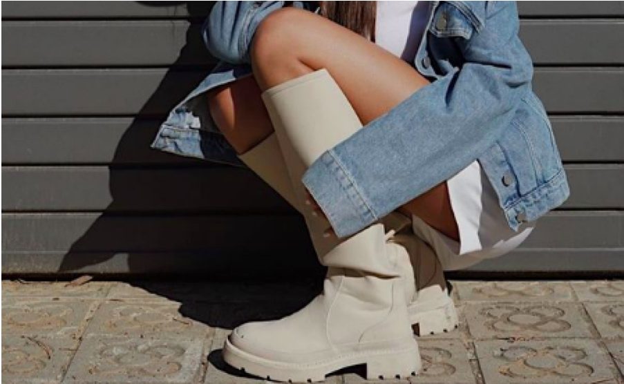 Estas botas planas de Stradivarius son las más cómodas del momento