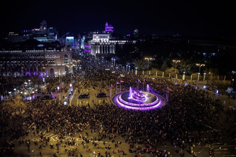 Feministas antirracistas y lucha contra el machismo divide a la izquierda el 8-M