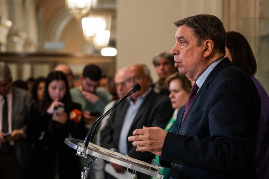 Los Transportistas Tendrán Que Trabajar De Noche Por El Nuevo Reglamento De Transporte De Animales Vivos 1 Europapress 5762270 Ministro Agricultura Pesca Alimentacion Luis Planas Ofrece Rueda Prensa