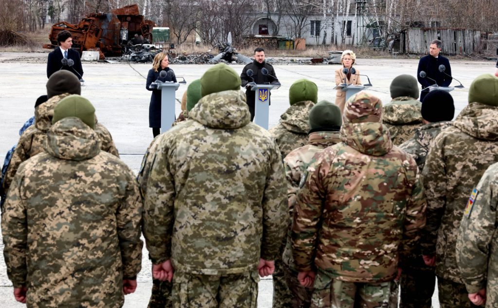 Zelensky Y Von Der Leyen En Kiev Tras Dos Años De Invasión De Rusia A Ucrania