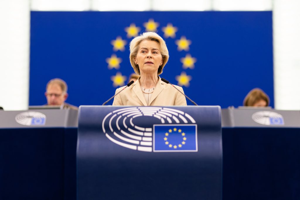 Ursula Von Der Leyen, Presidenta De La Comisión Europea, Trata De Decidir En Bruselas Qué Hacer Con El Futuro De La Ue
