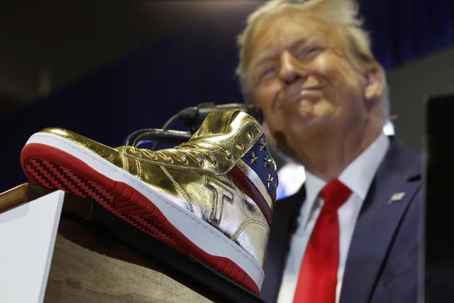 La Habilidad Política De Trump: De Las Multas Millonarias A Las Zapatillas Deportivas