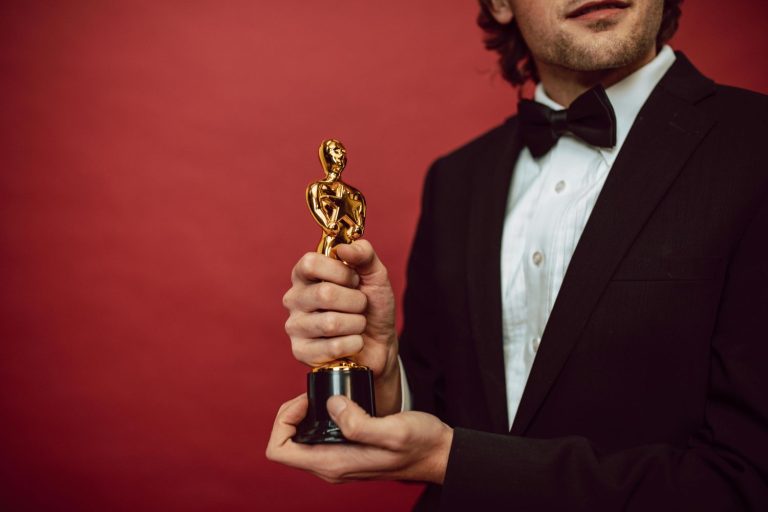 Las dos únicas personas de la historia en ganar un Oscar y un Nobel