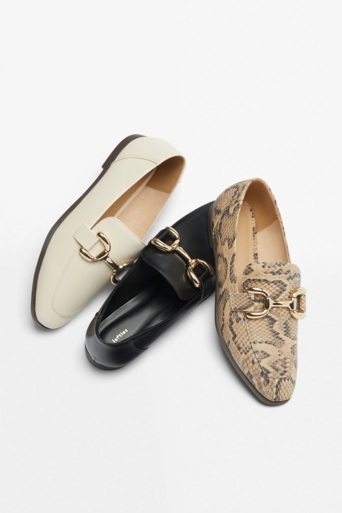 Lefties: Camisas Oversize, Vestidos, Zapatos Y Más Novedades De La Temporada De Primavera 6 Mocasín Plano Hebilla