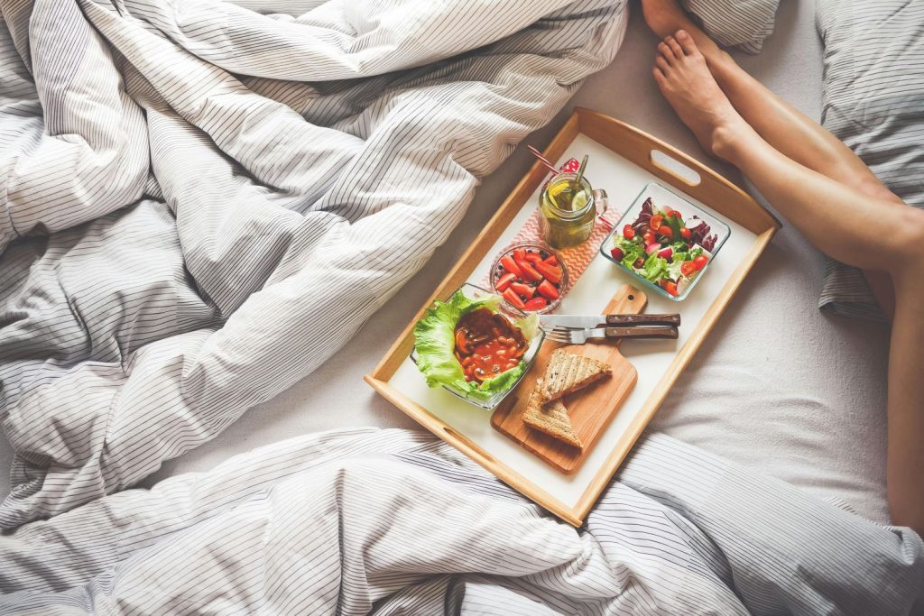 La Ciencia Responde Al Mayor Dilema De La Rutina: ¿Es Mejor No Comer O No Dormir?