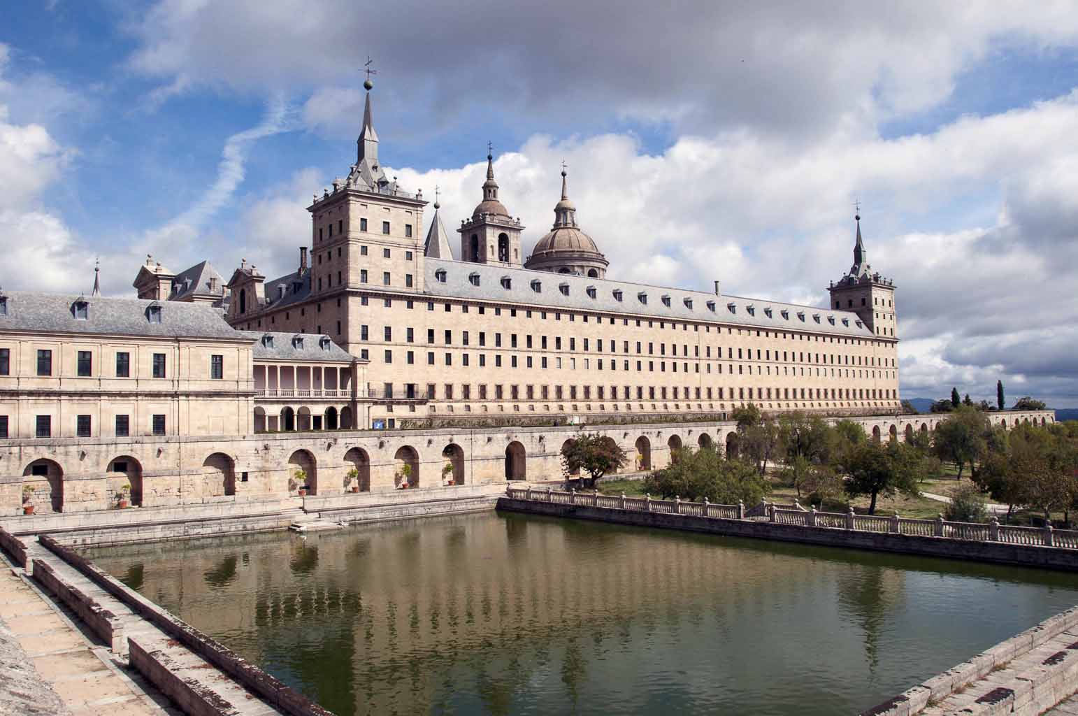 La Influencia De La Mitología Y La Simbología
