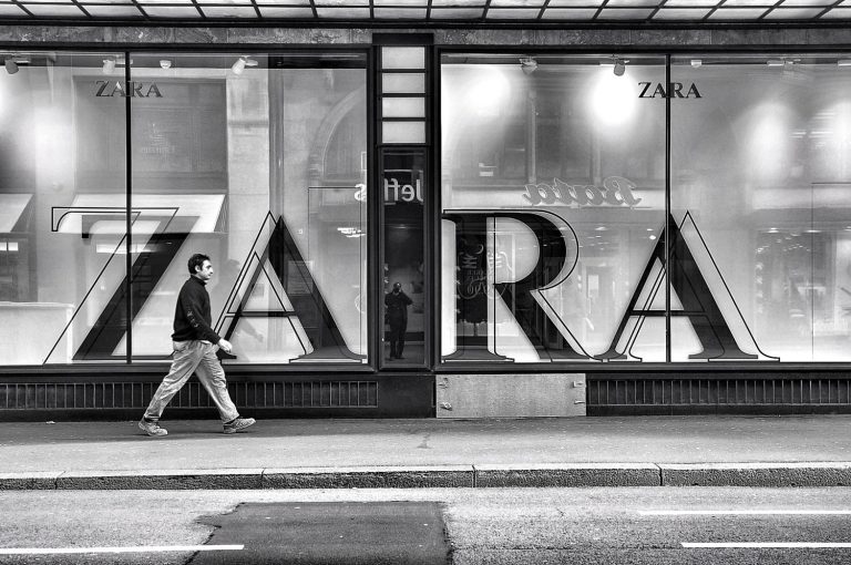 Zara tiene los 3 vestidos para lucir estilo urbano por menos de 8 euros
