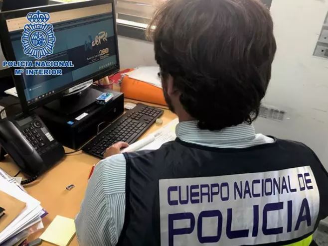 Detenido tras hacerse con 75.000 euros de una mujer con el método de la «estafa amorosa»