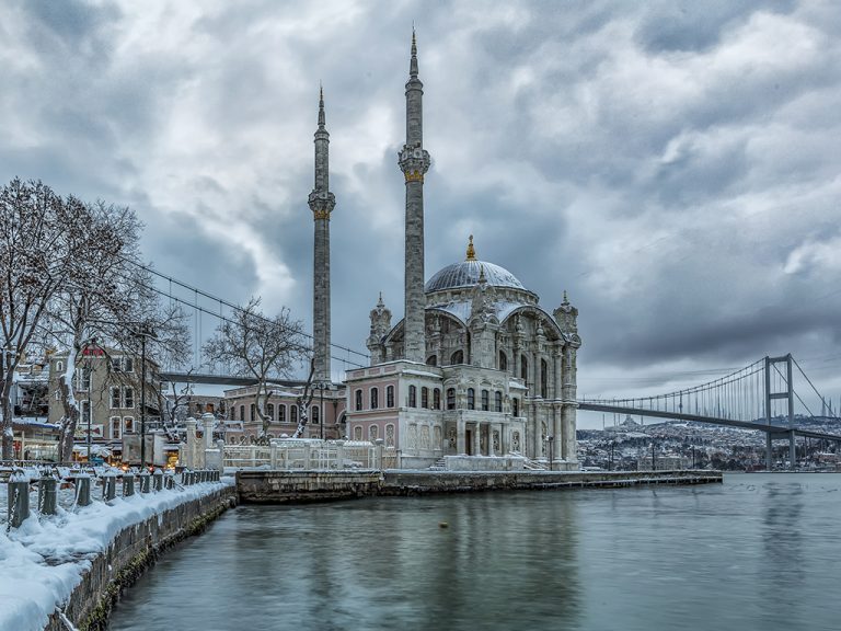 Estambul, El Puente Entre Oriente Y Occidente