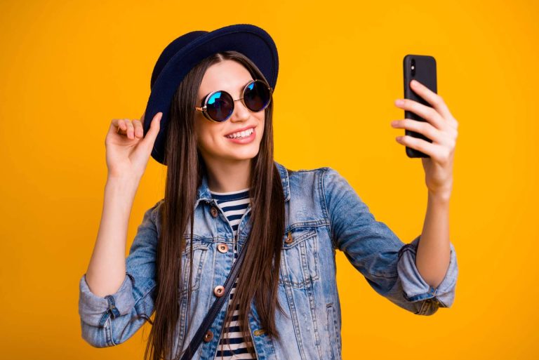 Ver y compartir vídeos de contenido mediante la aplicación móvil YOUUUP app