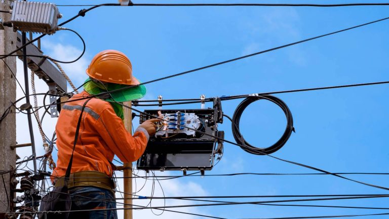 Actelser explica qué es la fibra óptica plástica