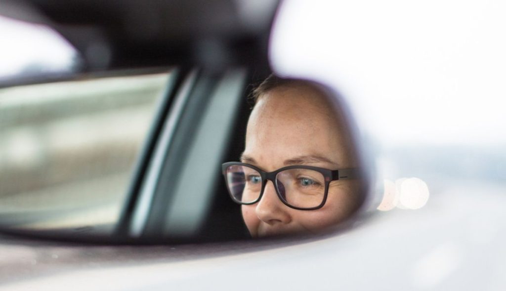 Las Gafas Premontadas Distorsionan La Visión En La Carretera
