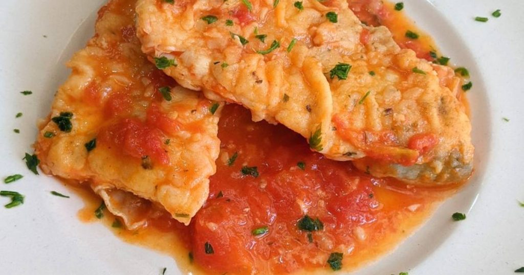 Merluza En Salsa Roja
