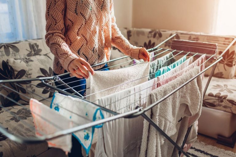 7 trucos para secar la ropa en casa en días de lluvia