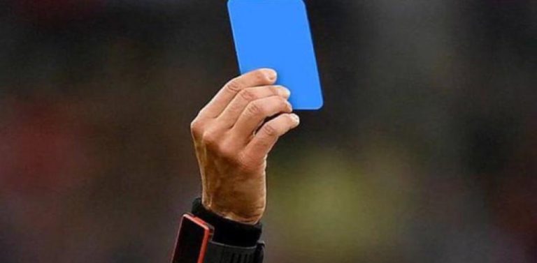 La FIFA aclara que es «incorrecto y prematuro» hablar de tarjetas azules en el fútbol de elite