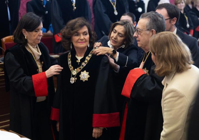 Carmen Calvo toma posesión como presidenta del Consejo de Estado y pide dejarlo fuera de la «controversia política»