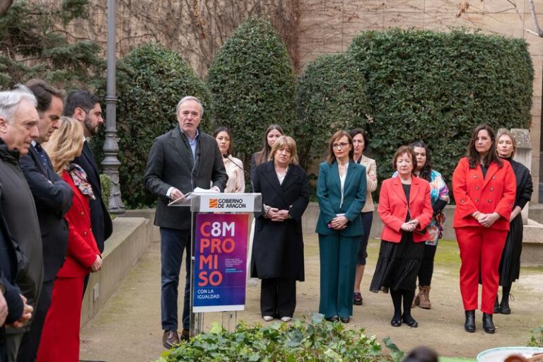 Azcón dice que queda camino hasta la igualdad real y anuncia que creará una guardia psicológica para atención inmediata