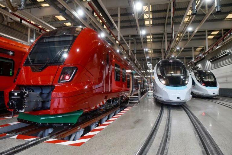 El juez avala que Puente no informe del problema de los trenes de Asturias